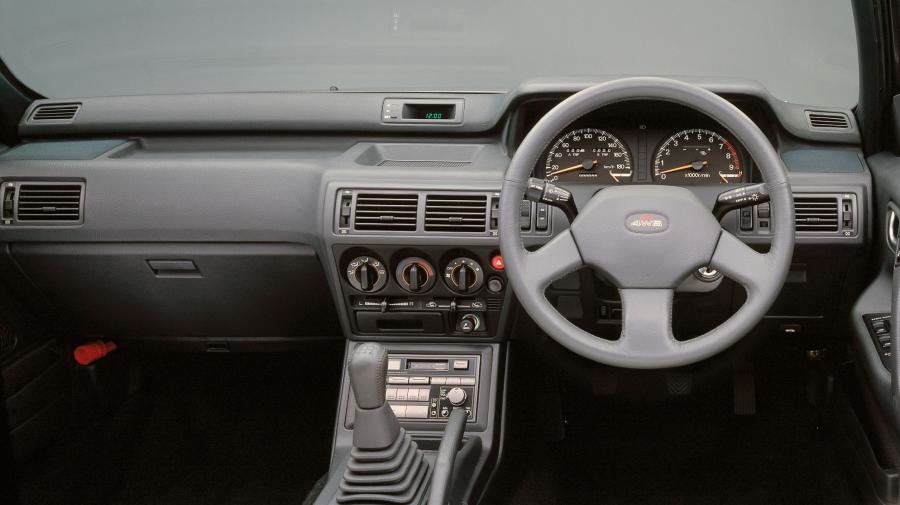 Торпедо Mitsubishi Galant VR-4 (E39A) 1987 года  (фото 1 из 8)